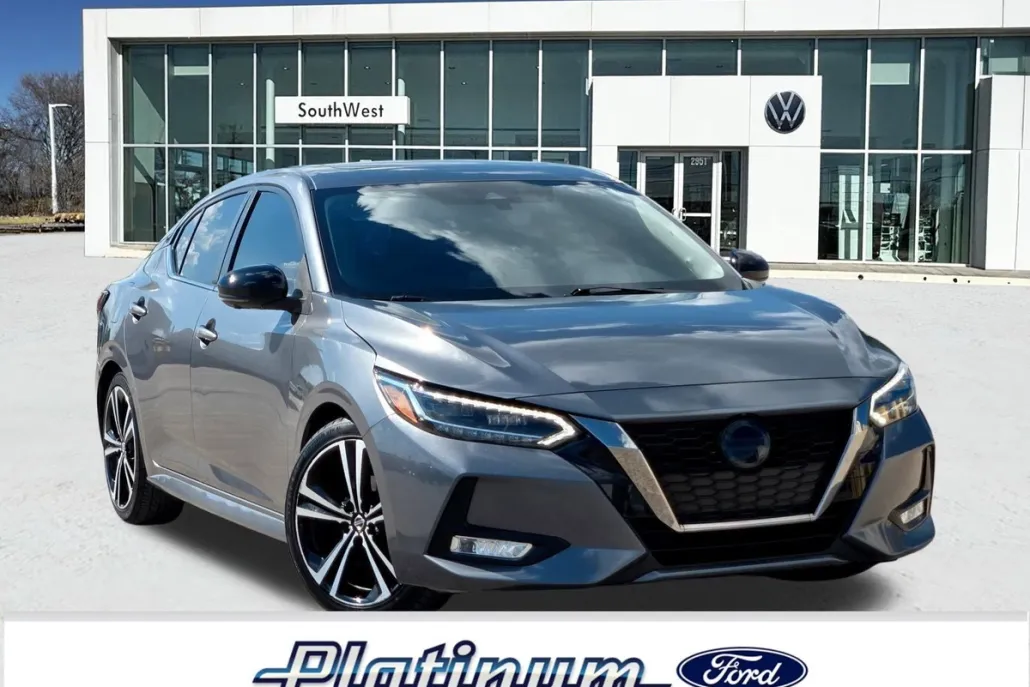 2022 Nissan Sentra SR photo 1