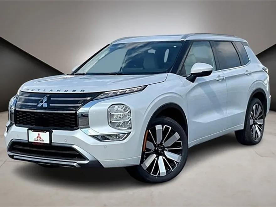 2025 Mitsubishi Outlander SEL photo 1