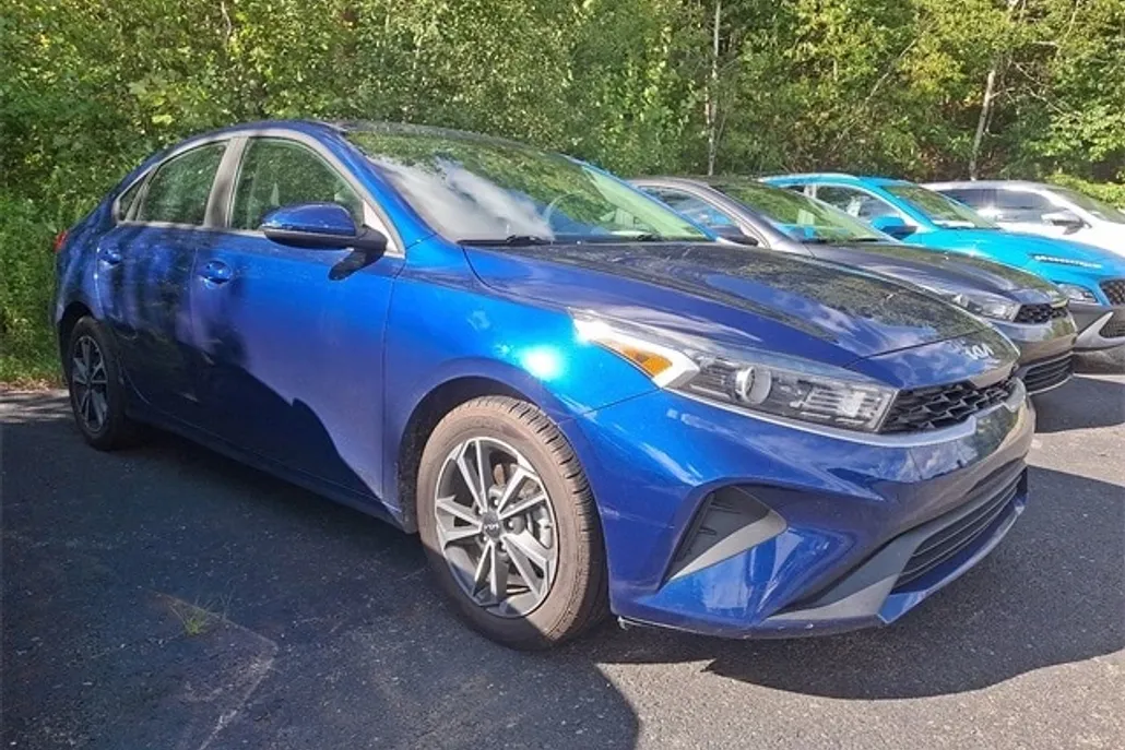 2022 Kia Forte LXS photo 1