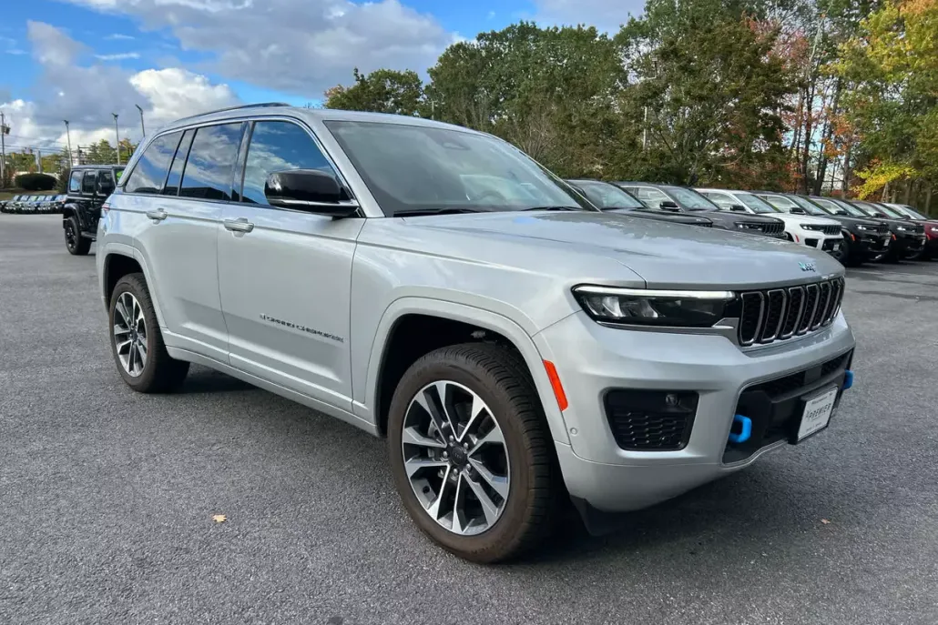 2023 Jeep Cherokee 4xe Overland photo 1