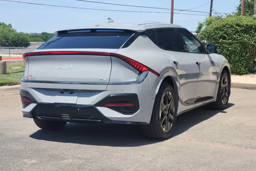 2025 Kia EV6 GT-Line photo 1