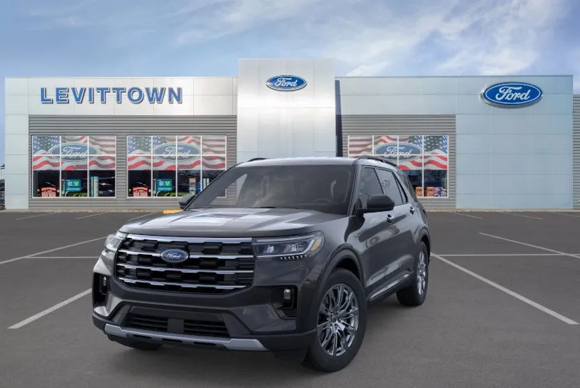 2025 Ford Explorer photo 1