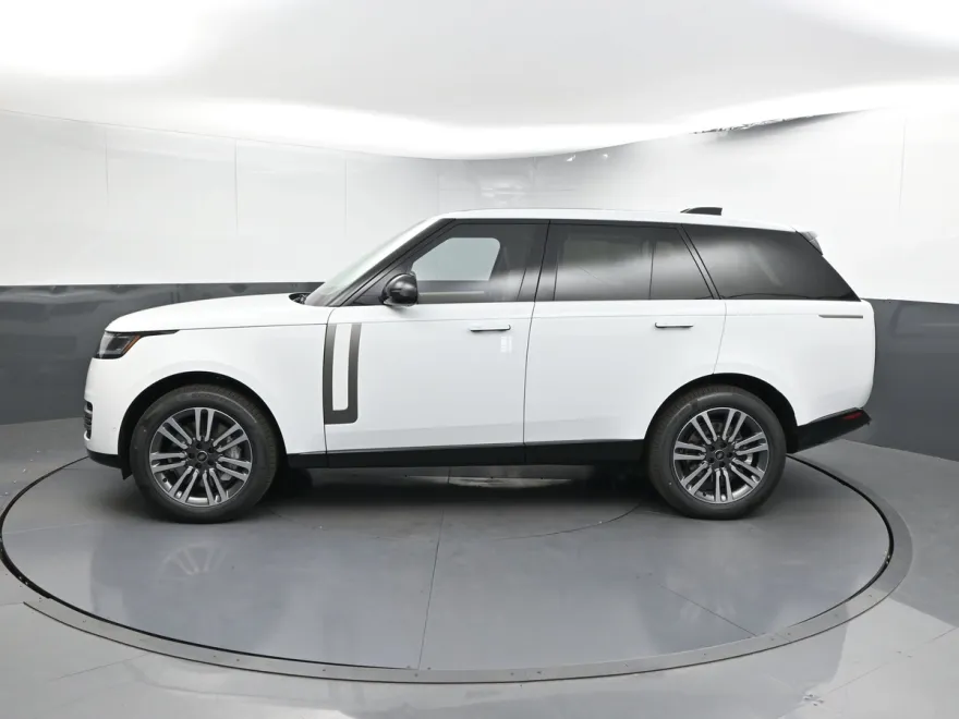 2025 Land Rover Range Rover SE photo 1