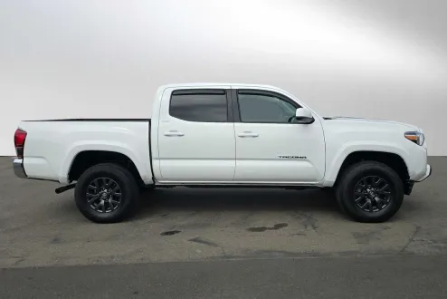 2022 Toyota Tacoma SR5 photo 2