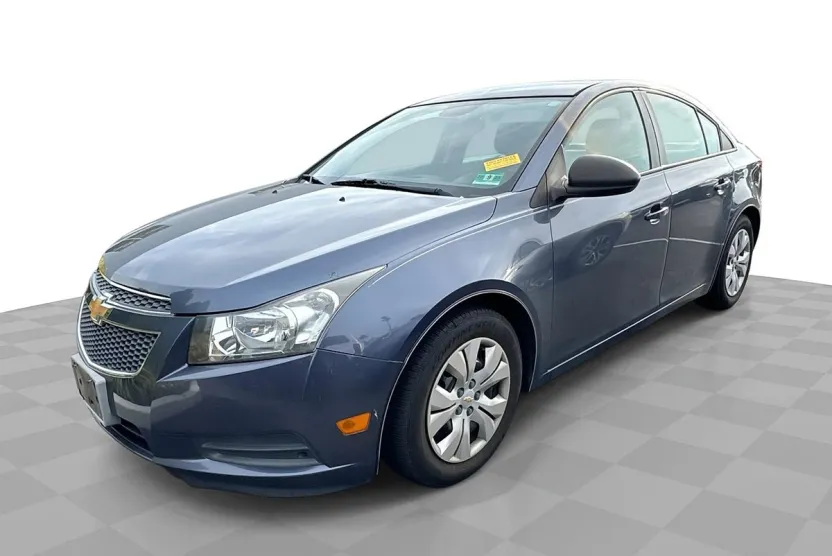 2014 Chevrolet Cruze LS photo 1