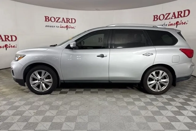 2018 Nissan Pathfinder SL photo 1