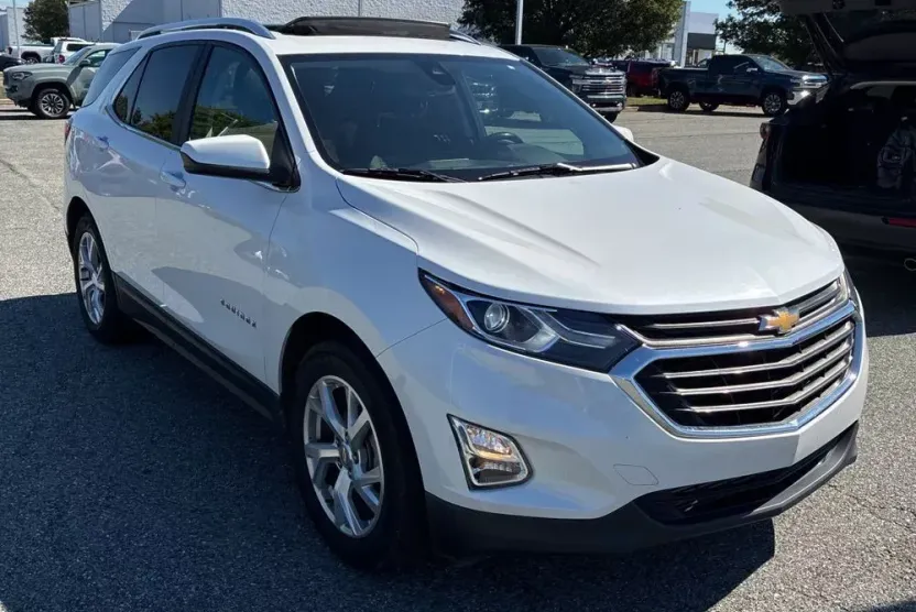 2021 Chevrolet Equinox LT photo 1