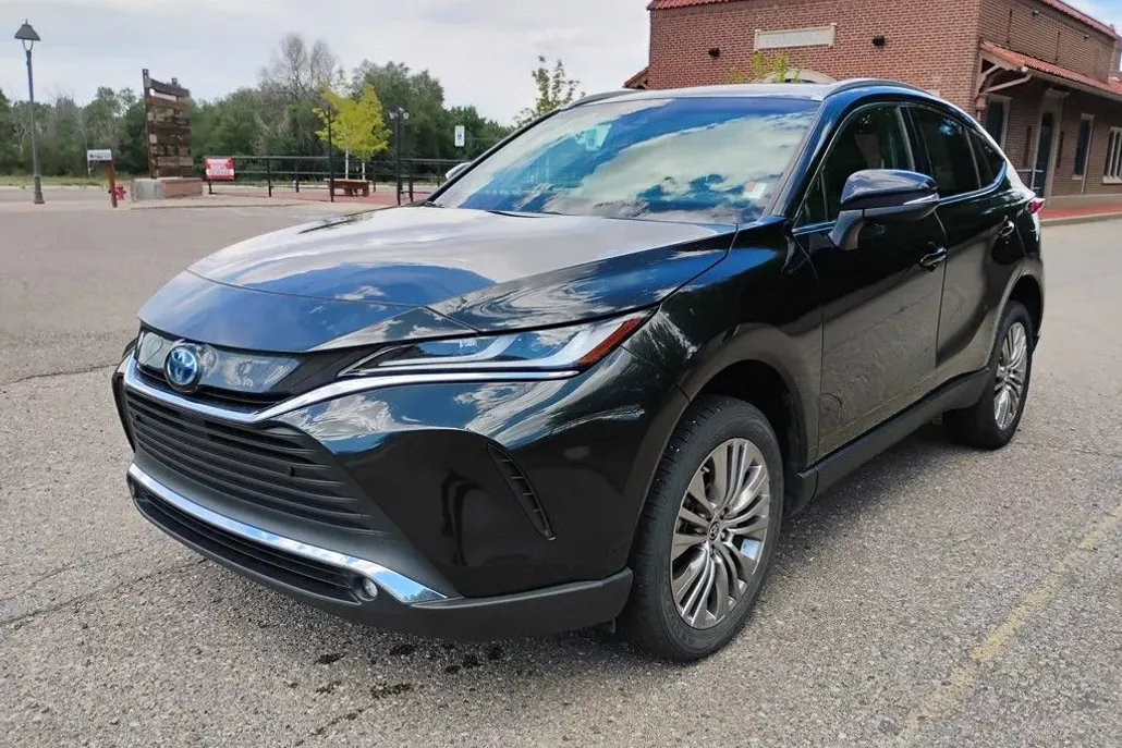 2023 Toyota Venza XLE photo 1