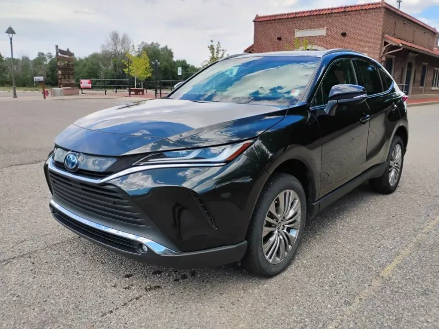 2023 Toyota Venza XLE photo 1
