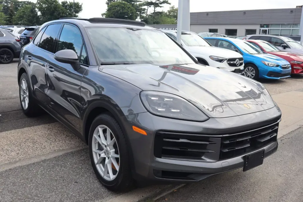 2024 Porsche Cayenne photo 1