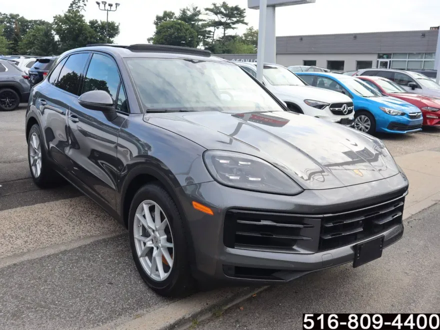 2024 Porsche Cayenne photo 1