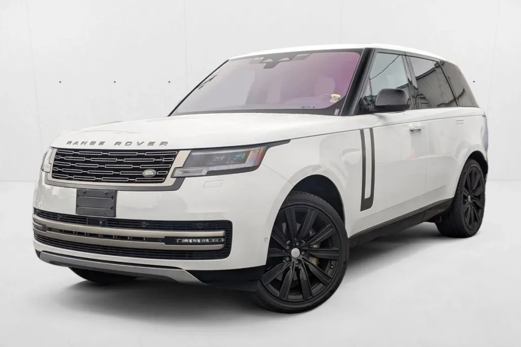 2023 Land Rover Range Rover SE photo 1