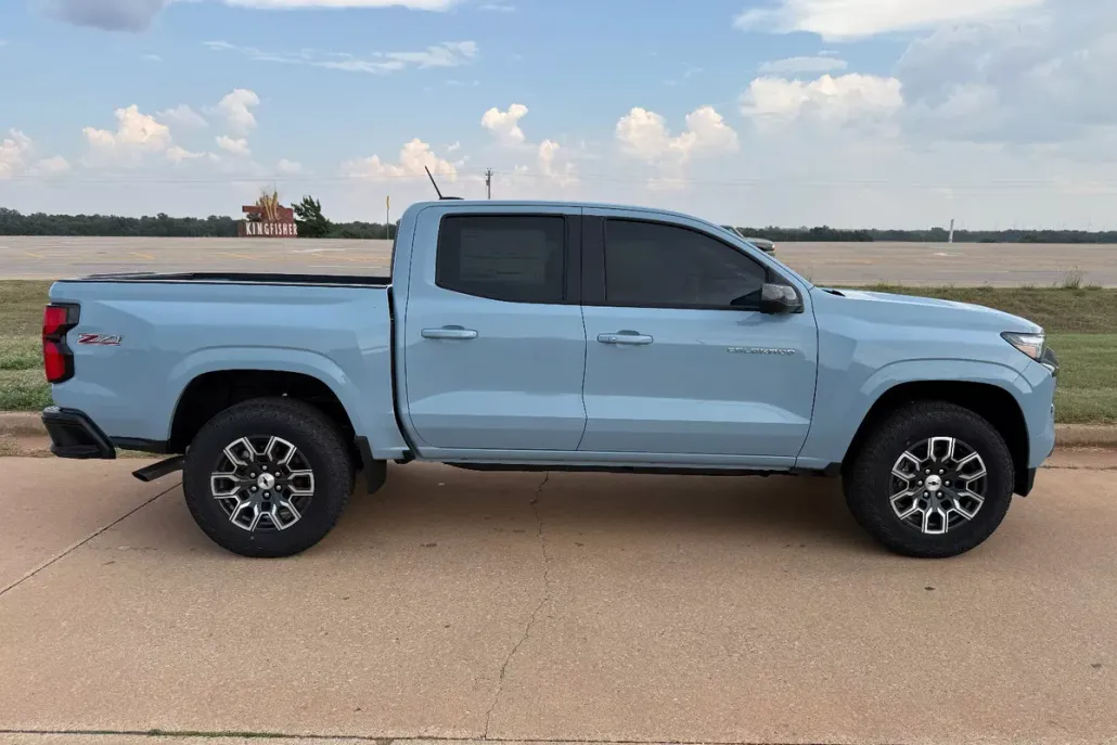 2025 Chevrolet Colorado Z71 photo 1