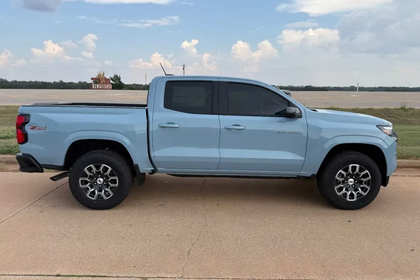 2025 Chevrolet Colorado Z71 photo 1