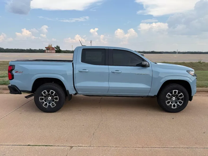 2025 Chevrolet Colorado Z71 photo 1