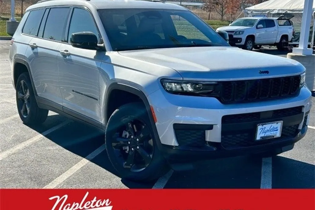 2024 Jeep Grand Cherokee Altitude photo 1