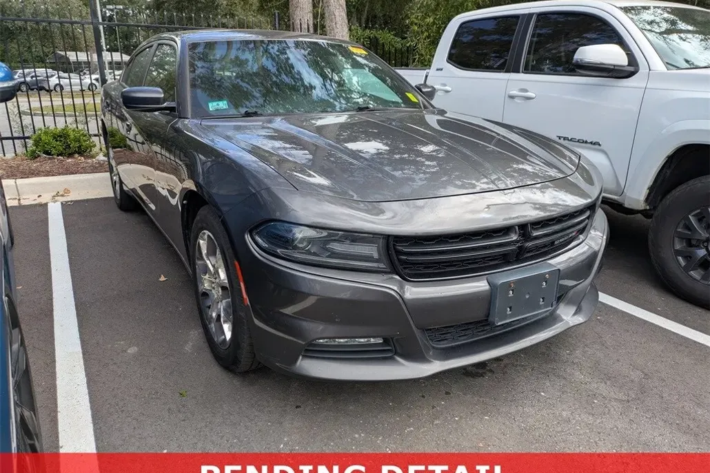 2016 Dodge Charger SXT photo 1