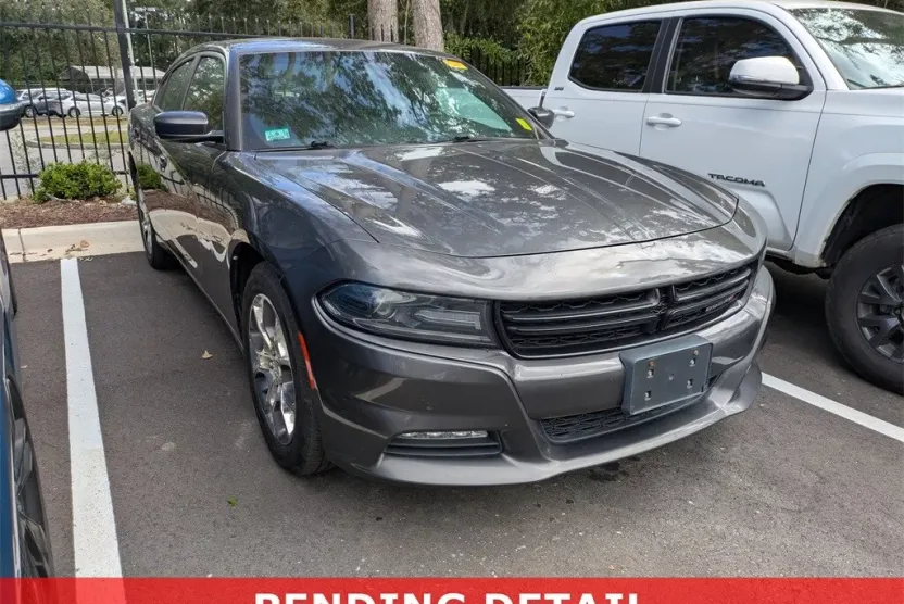 2016 Dodge Charger SXT photo 1
