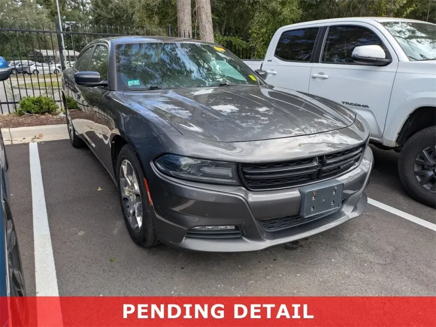 2016 Dodge Charger SXT photo 1