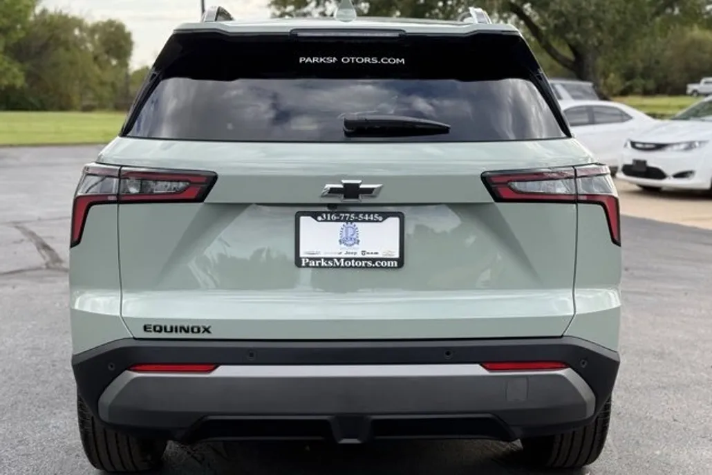 2026 Chevrolet Equinox LT photo 1