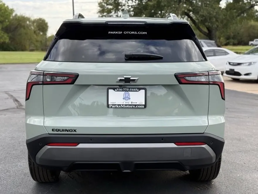 2026 Chevrolet Equinox LT photo 1