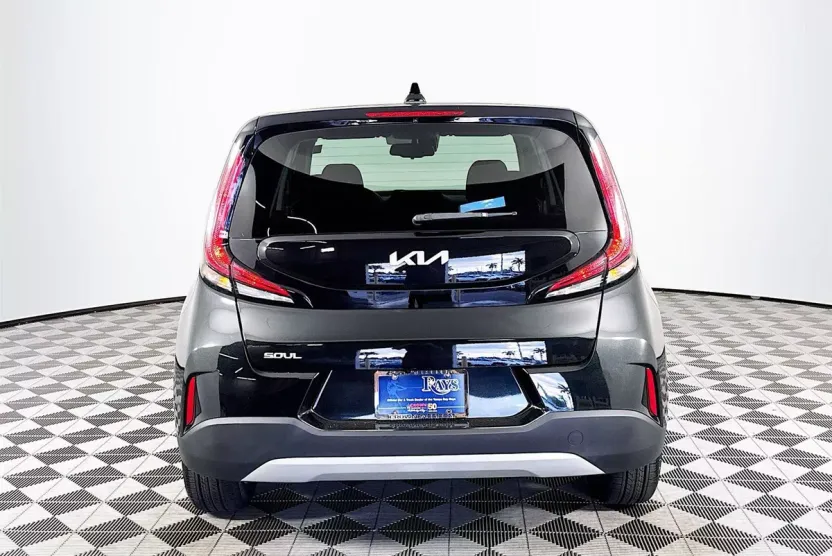 2023 Kia Soul S photo 1