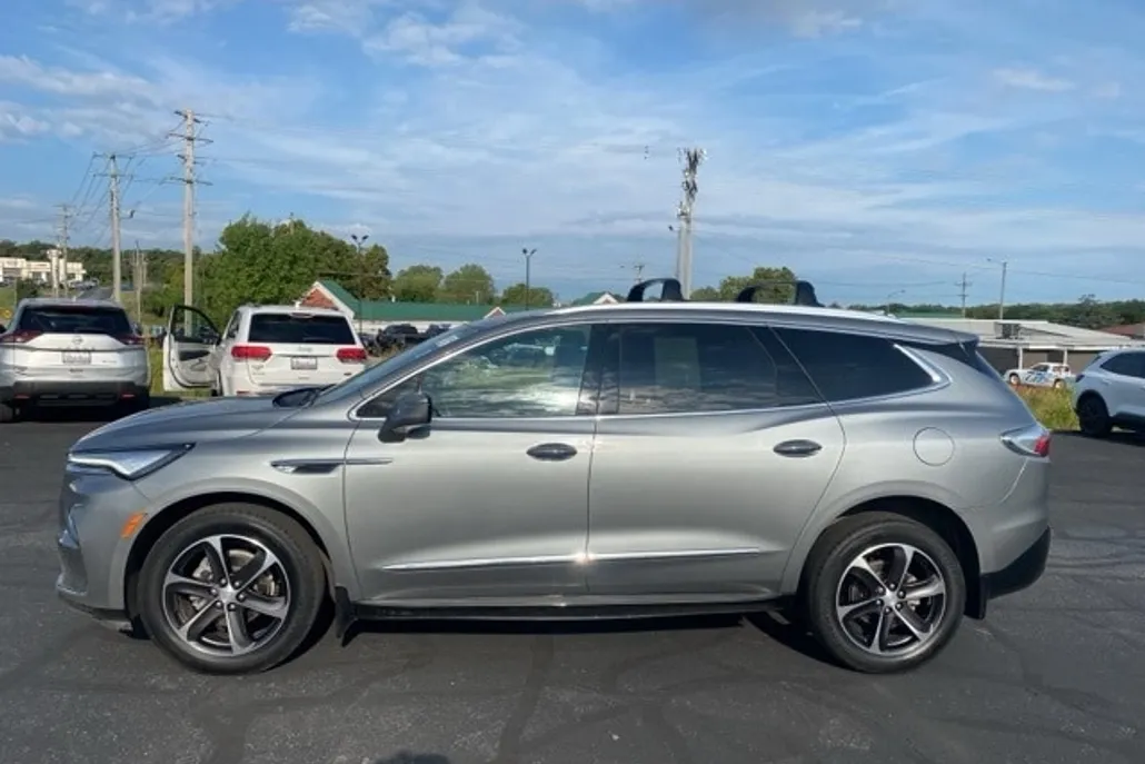 2023 Buick Enclave Essence photo 1