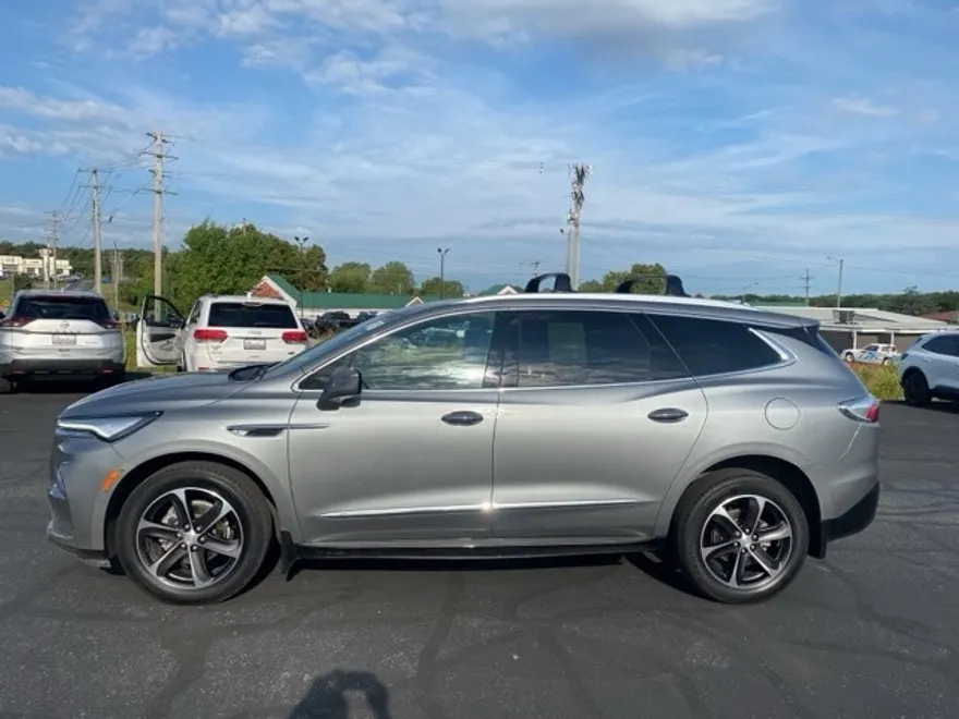 2023 Buick Enclave Essence photo 1
