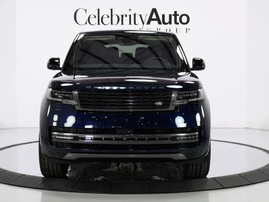 2023 Land Rover Range Rover SE photo 1