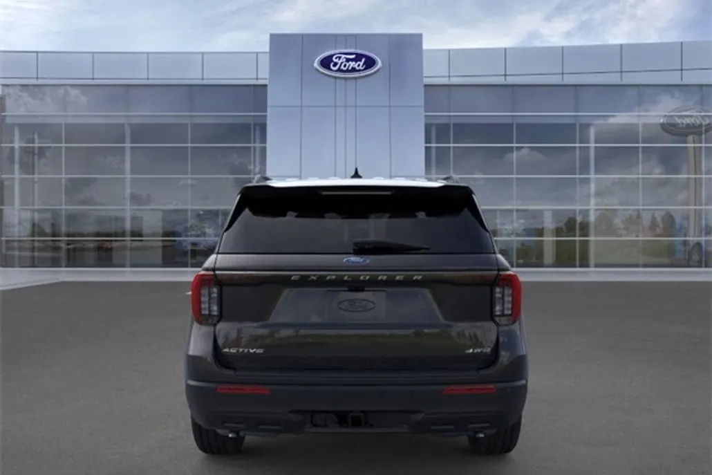 2025 Ford Explorer photo 1