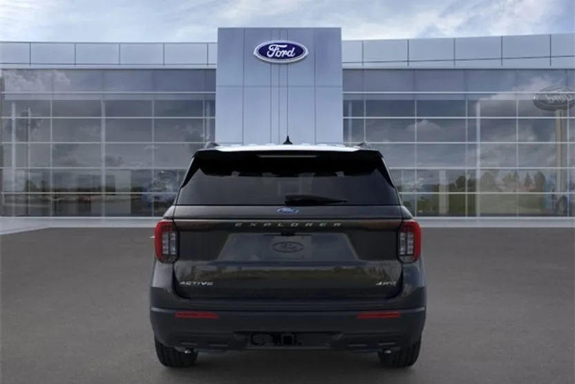 2025 Ford Explorer photo 1