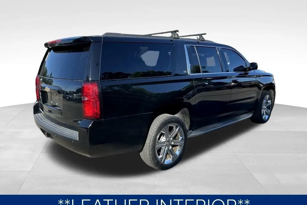 2019 Chevrolet Suburban LT photo 1