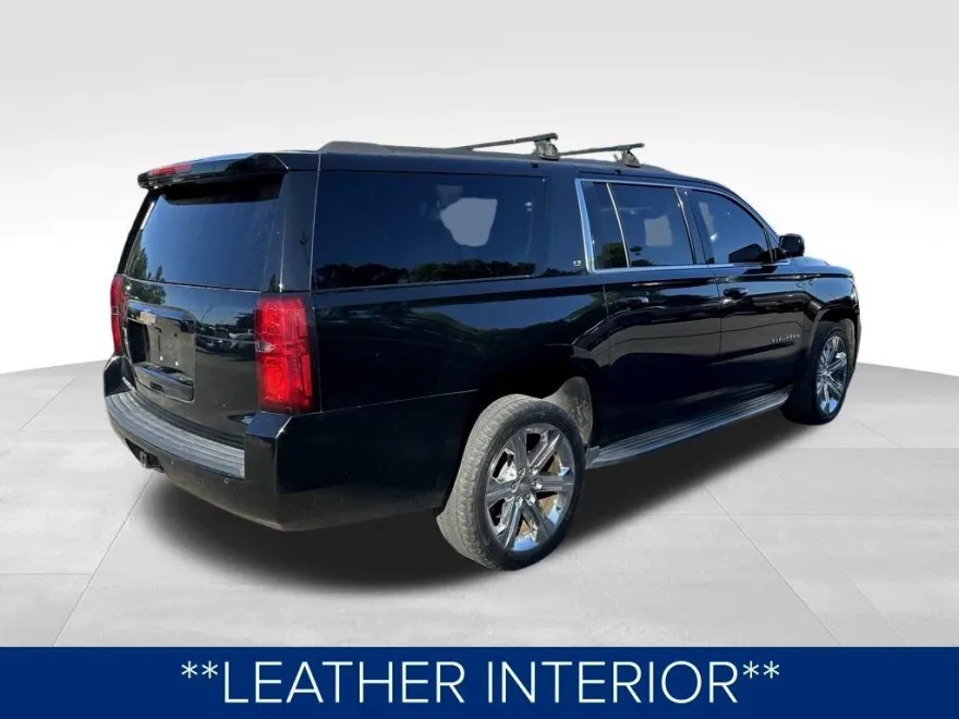 2019 Chevrolet Suburban LT photo 1