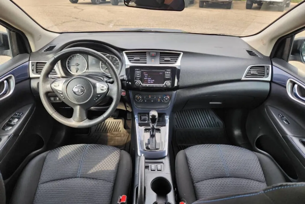 2017 Nissan Sentra SR photo 1