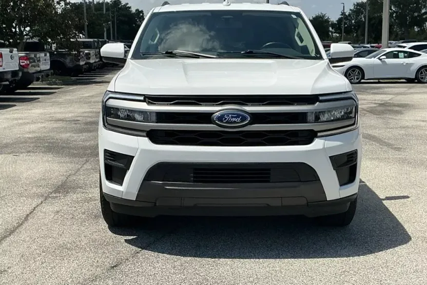 2024 Ford Expedition MAX XLT photo 1