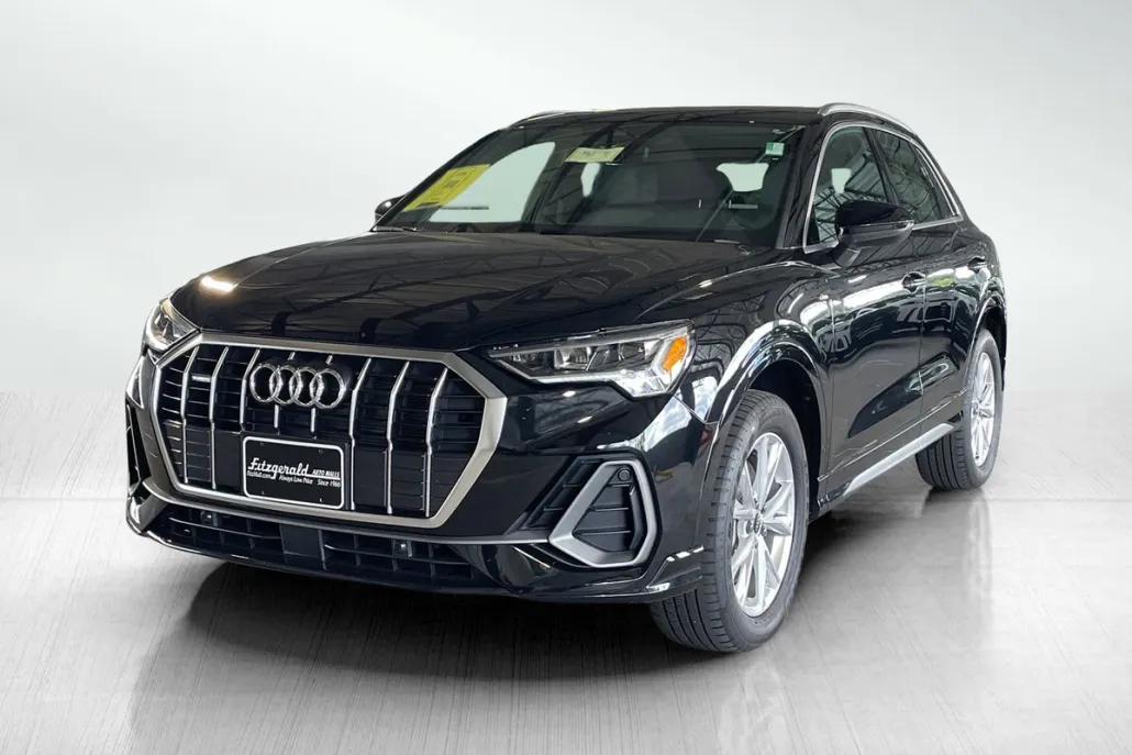 2023 Audi Q3 45 TFSI S line Premium photo 1