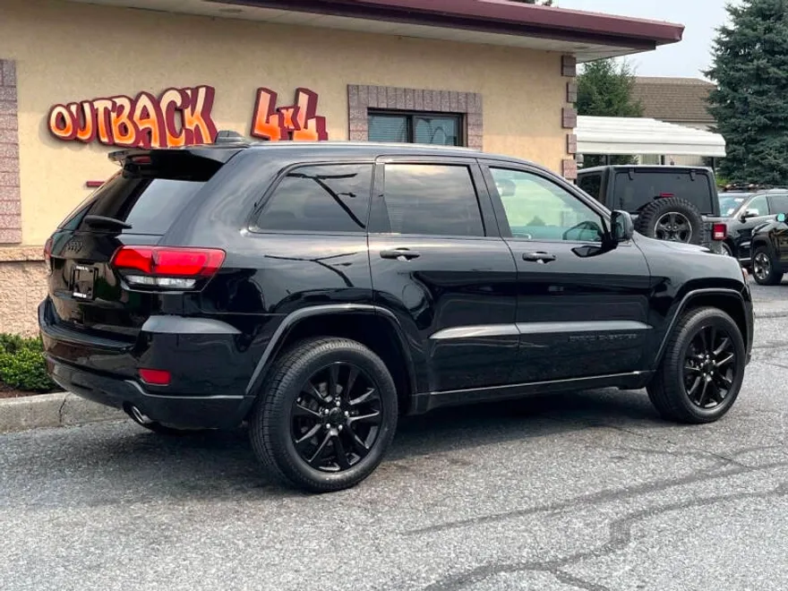 2018 Jeep Grand Cherokee Altitude photo 1