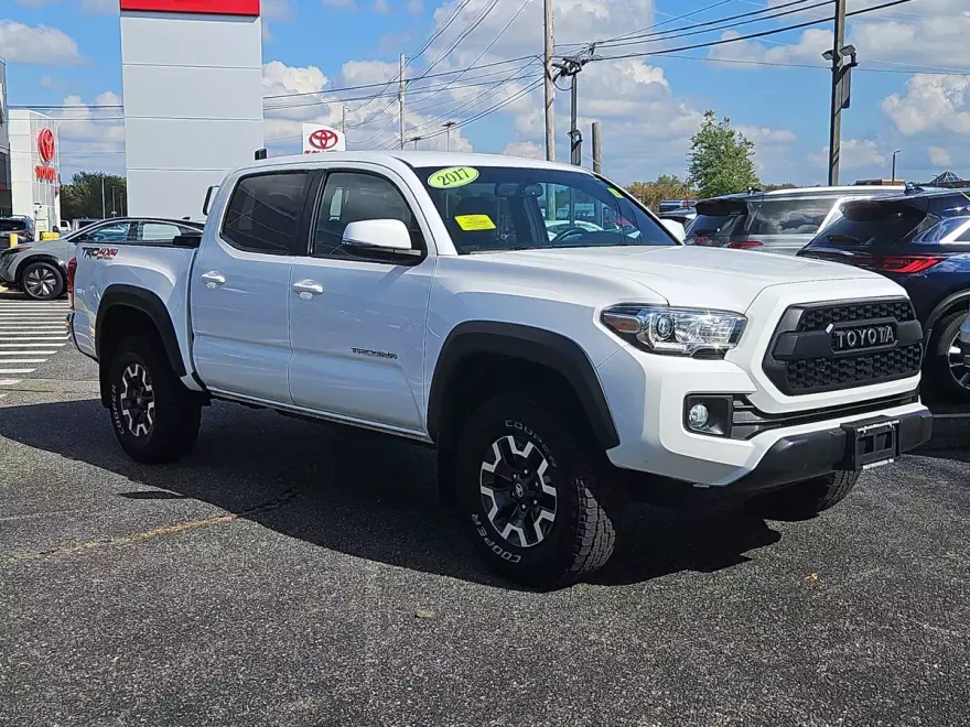 2017 Toyota Tacoma SR5 Double Cab photo 1
