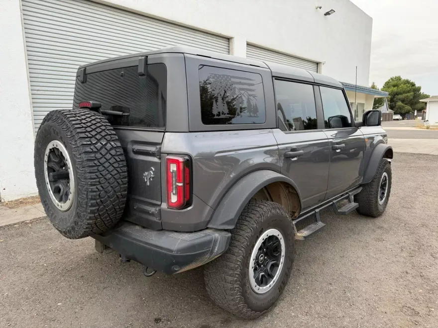 2024 Ford Bronco Badlands photo 1