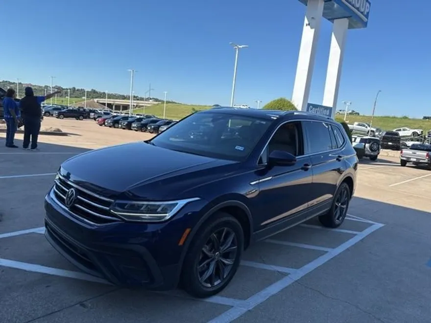 2023 Volkswagen Tiguan SE photo 1