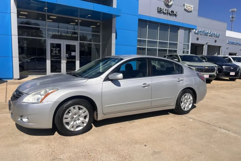 2011 Nissan Altima 2.5 S photo 1