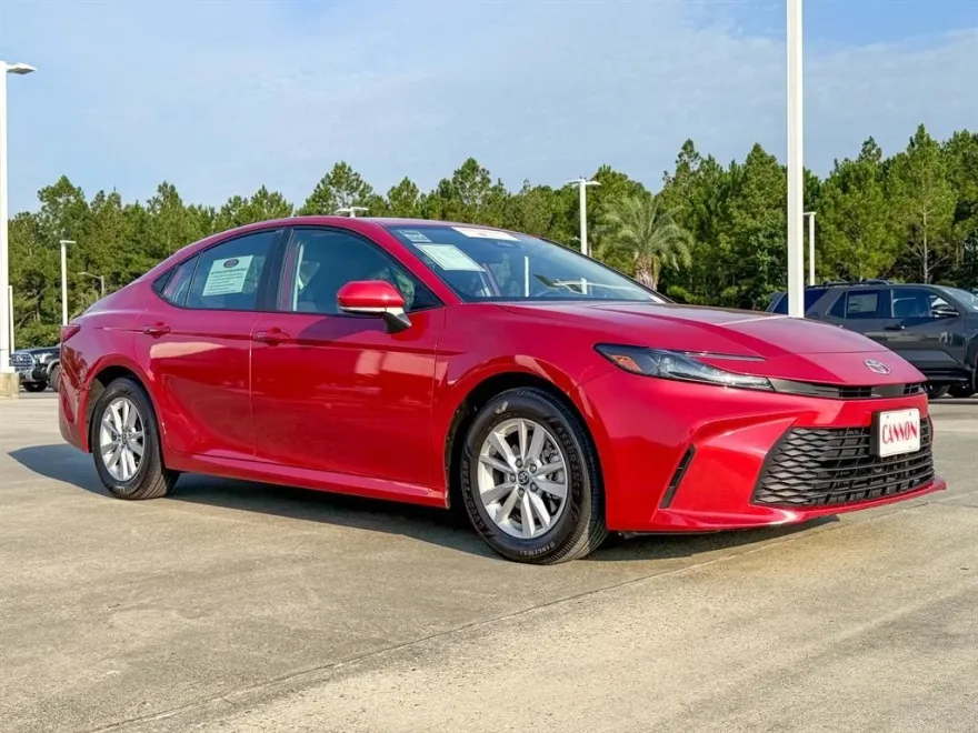 2025 Toyota Camry LE photo 1