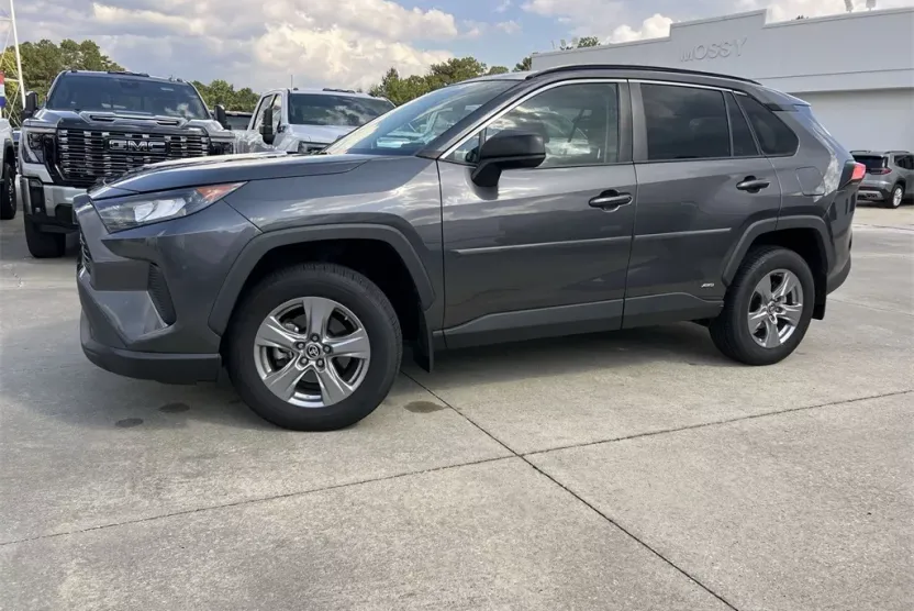 2022 Toyota RAV4 Hybrid LE photo 1