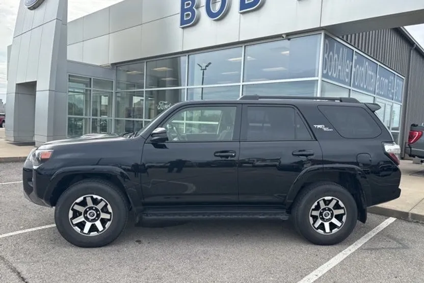 2024 Toyota 4Runner TRD Off-Road photo 1