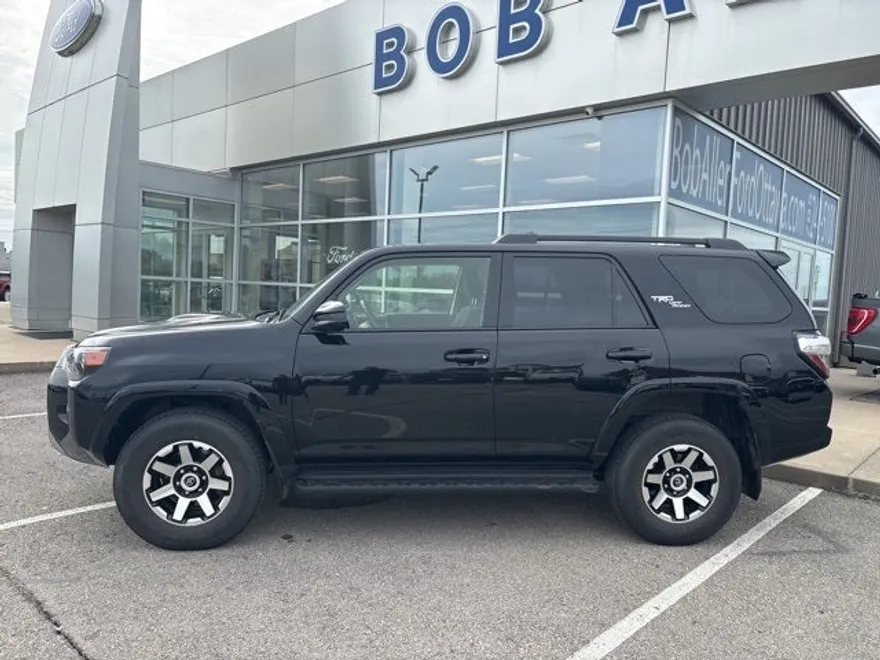 2024 Toyota 4Runner TRD Off-Road photo 1