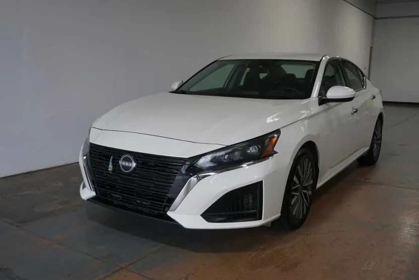 2023 Nissan Altima 2.5 SV photo 1