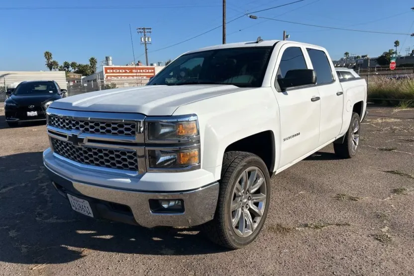 2014 Chevrolet Silverado LT photo 1