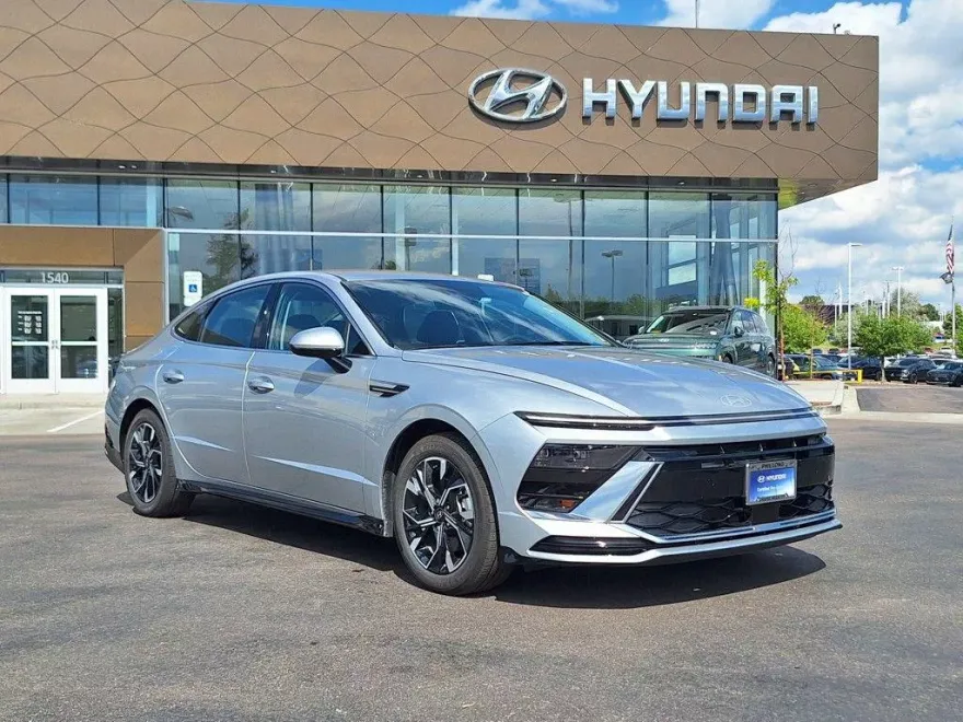 2024 Hyundai Sonata SEL photo 1