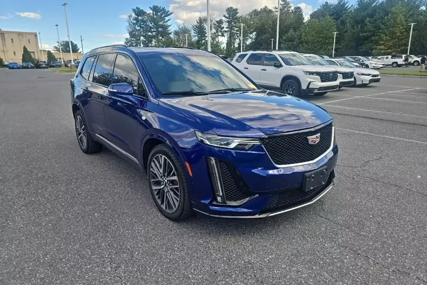 2023 Cadillac XT6 Sport photo 1