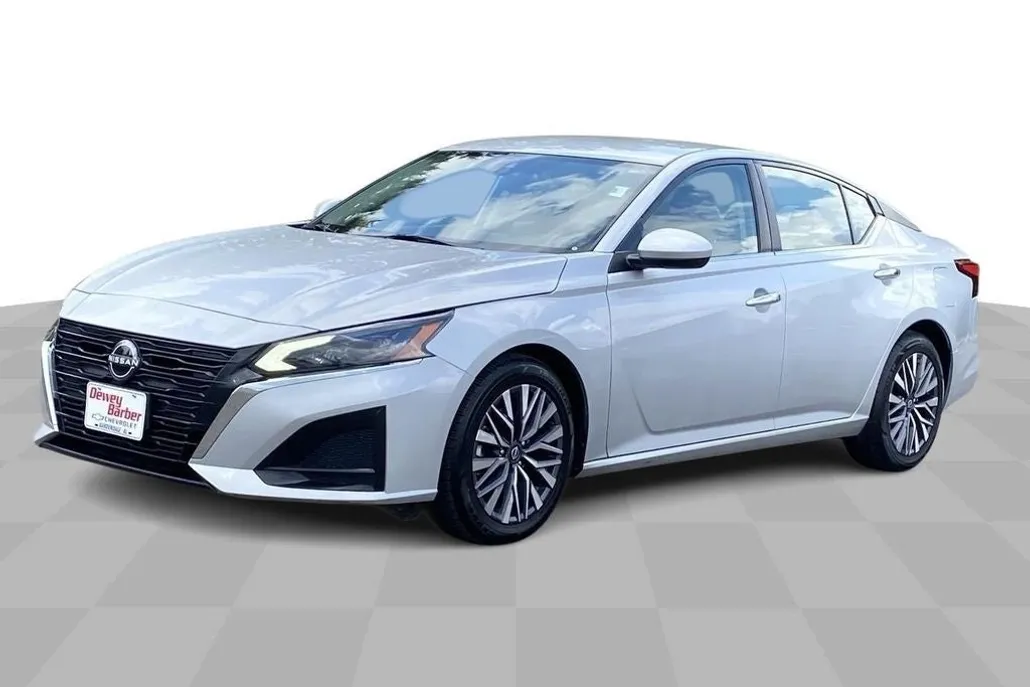 2023 Nissan Altima 2.5 SV photo 1